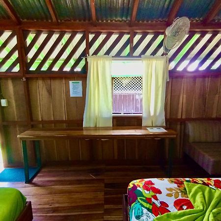 Alouatta Lodge And Canopy Cahuita Exterior photo